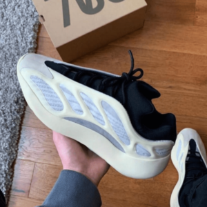 First Copy Adidas Yeezy Boost 700 V3 Azael Running Shoes For Men (2)