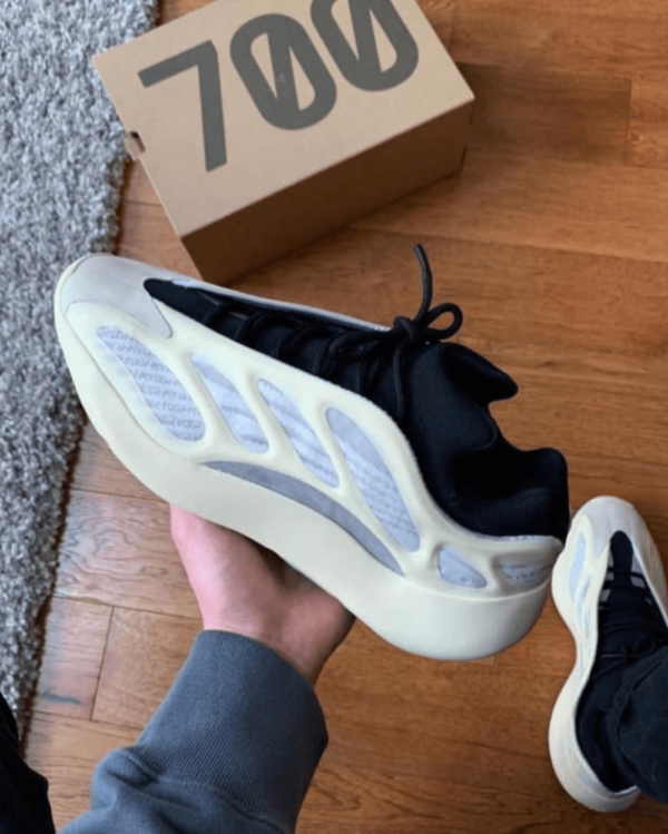 First Copy Adidas Yeezy Boost 700 V3 Azael Running Shoes For Men (2)